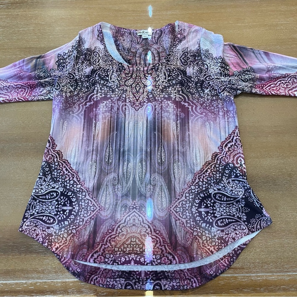 World Unity Sz XL Pink Purple Paisley  Top Studded Stretch 3/4 sleeves
